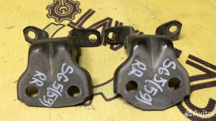 Петли двери задние правые Subaru Forester SG5