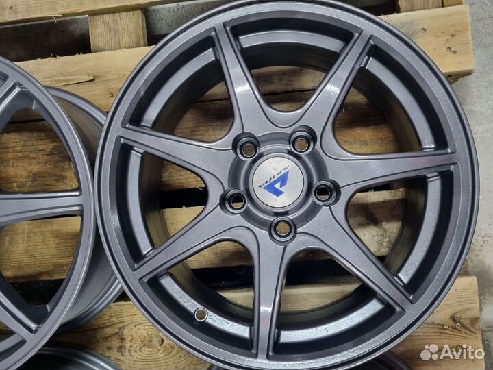 Комплект литых дисков Akina