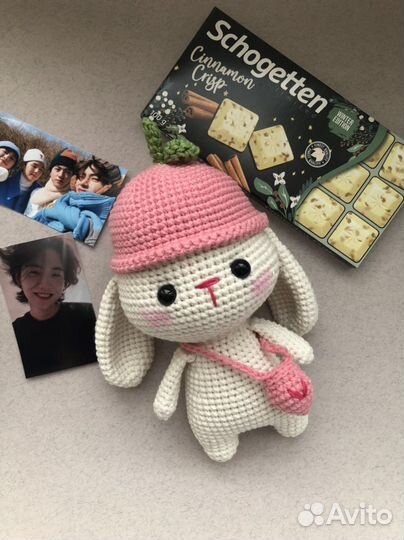 Вязаная игрушка амигуруми зайчик заяц