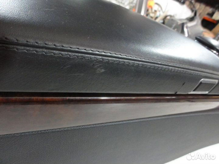 Консоль центральная с подлокотником Mercedes-Benz