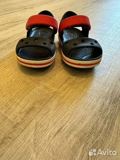 Сандалии Crocs