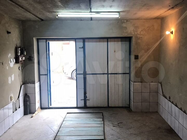 Гараж, > 30 м²