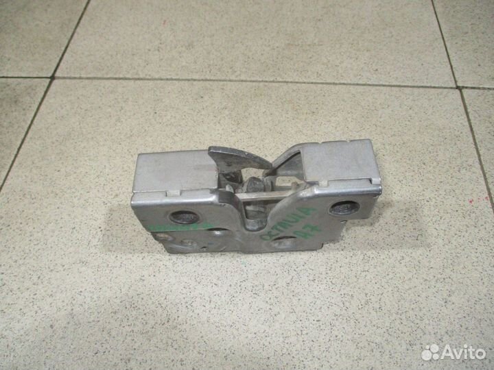 Замок капота Skoda Octavia 3 (5E)