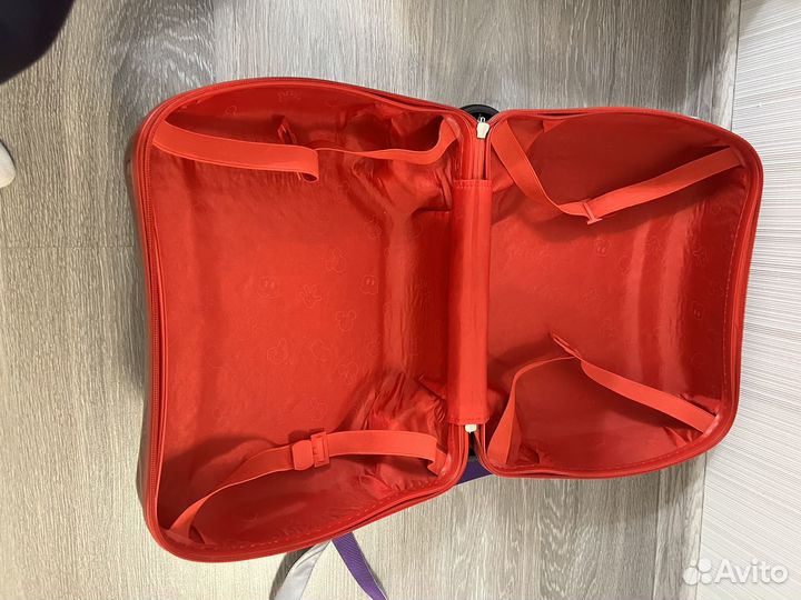 Детский чемодан на колесиках