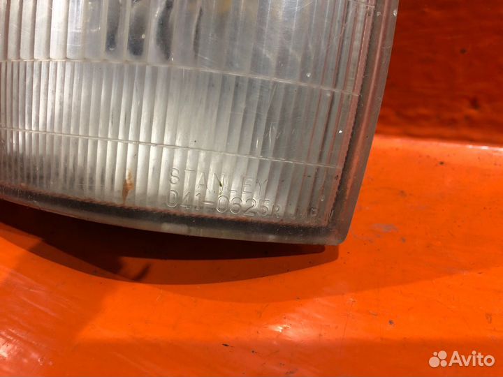 Габарит правый mazda bongo SS*