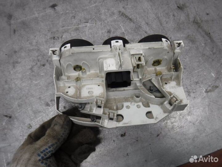 Блок управления отопителем Skoda Octavia А4 BCA