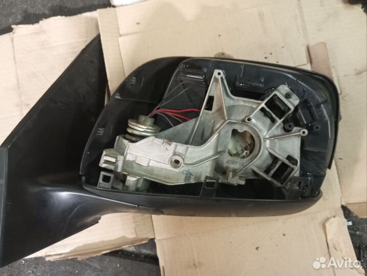 Боковое зеркало на toyota
