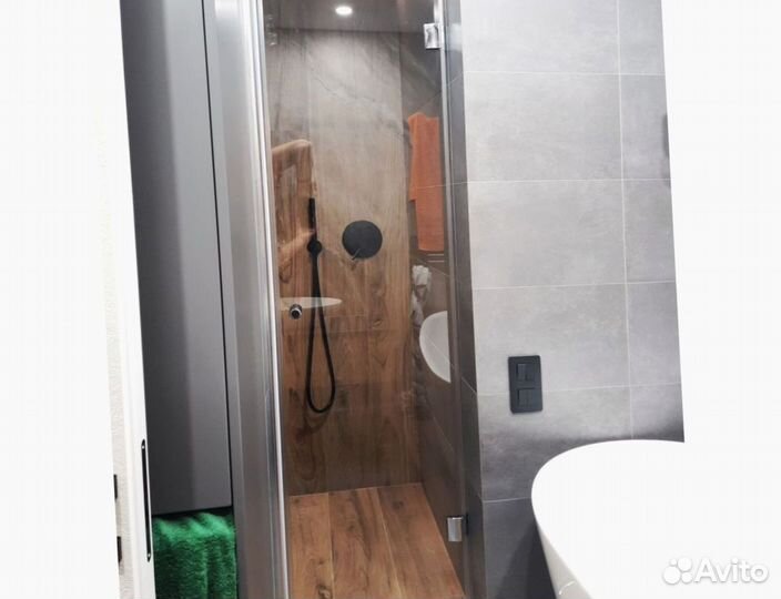 Распашные стеклянные двери