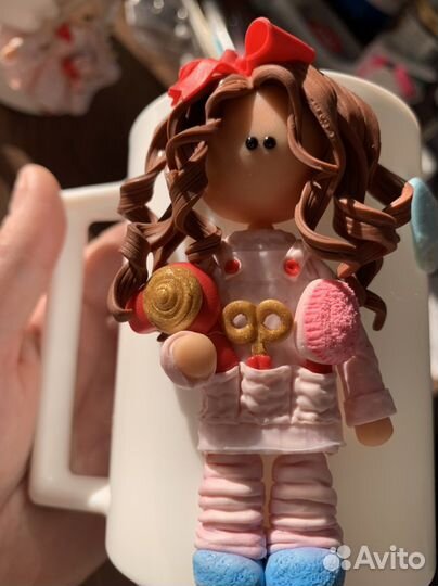 Кружка с декором из полимерной глины