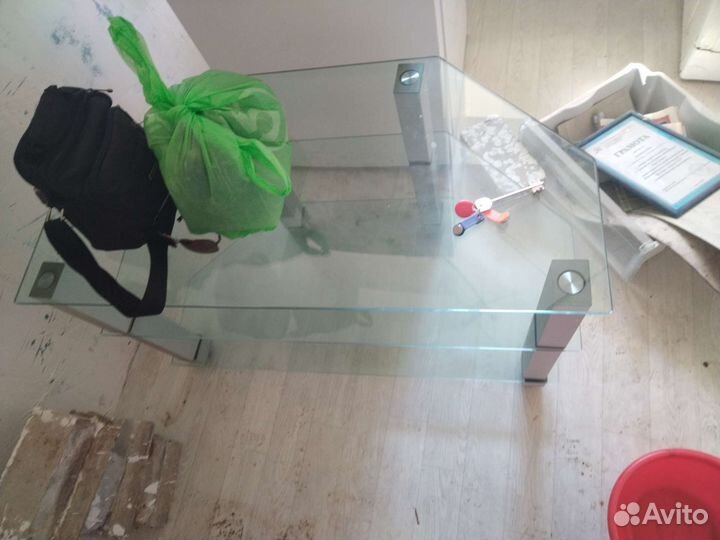 Стеклянная тумба под тв