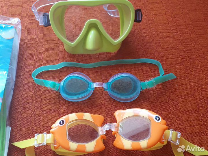 Очки и нарукавники для плавания