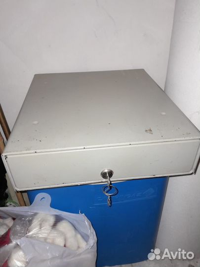 Ящик металлический с замком