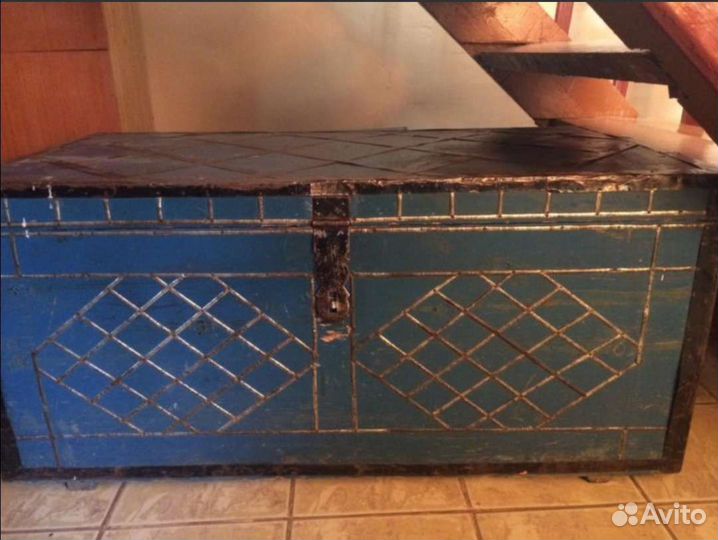Сундук старинный