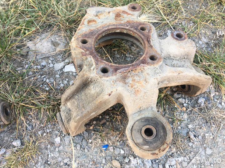 Кулак заний toyota highlander 2013 г