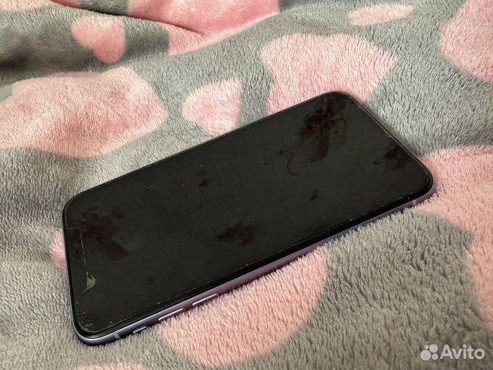Телефон iPhone 11