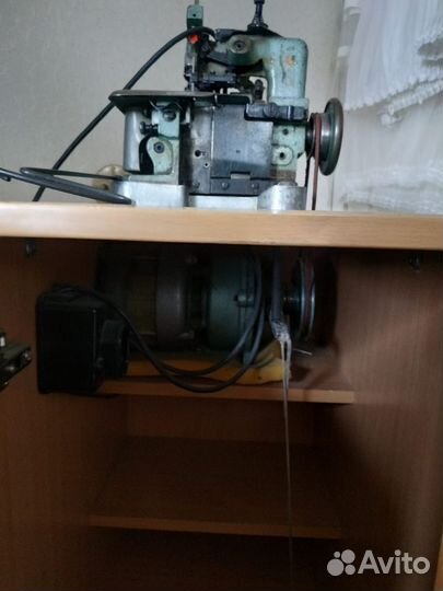 Швейная машина оверлок