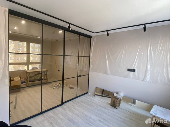 Распашные двери из стекла