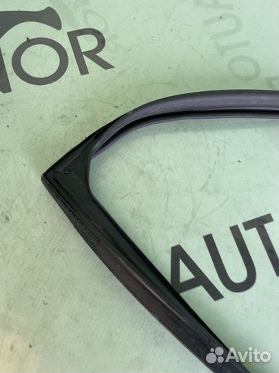 Уплотнитель стекла задней правой двери x-trail t31