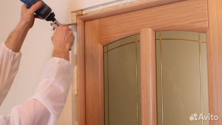 Установка входных и межкомнатных дверей и откосов