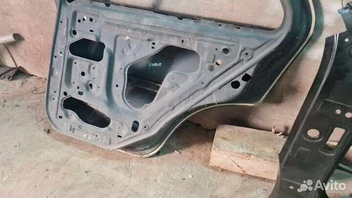 Задняя правая дверь Nissan Almera classic N16