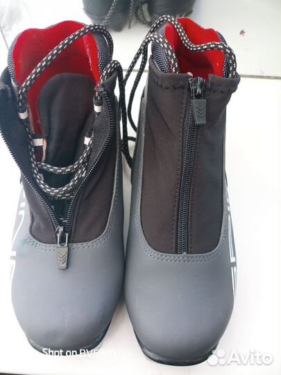 Лыжные ботинки
