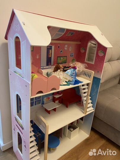 Кукольный домик с мебелью