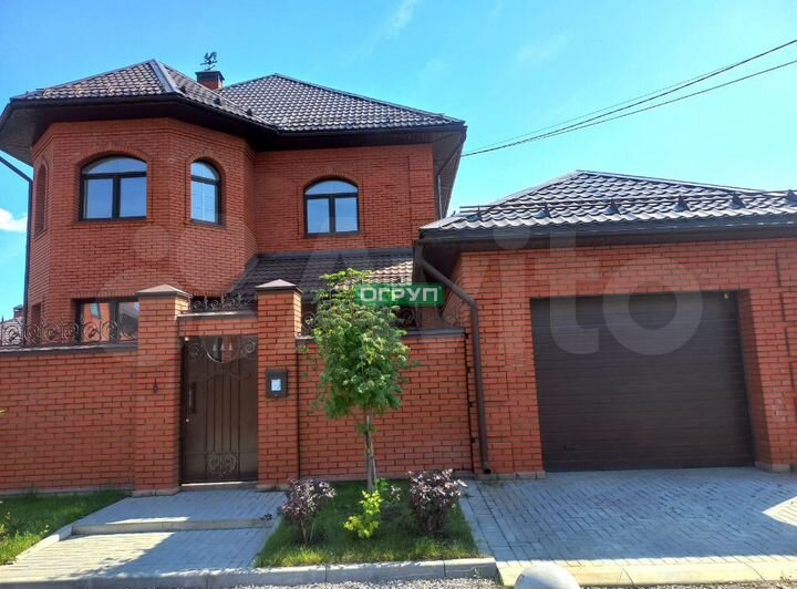 Коттедж 330 м² на участке 10 сот.