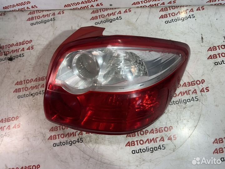 Фонарь задний правый Toyota Auris 150