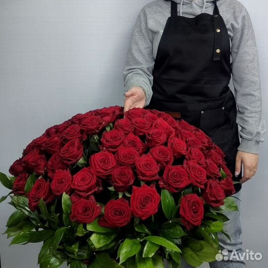 101 роза в корзине