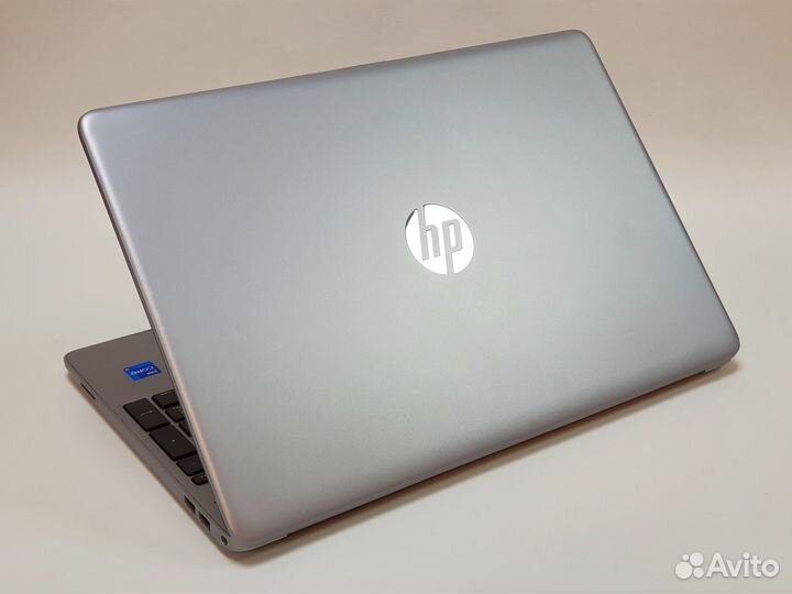 Ноутбук HP G8 \ Core i7 1165G7 \ IPS FHD