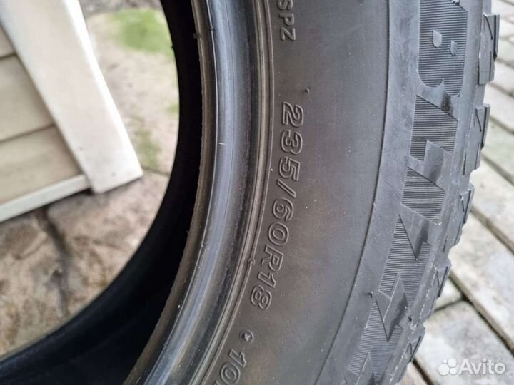Bridgestone Blizzak Spike-02 SUV 235/60 R18