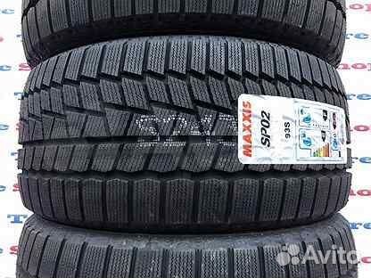 Maxxis SP02 Arctic Trekker 215/50 R17 91T