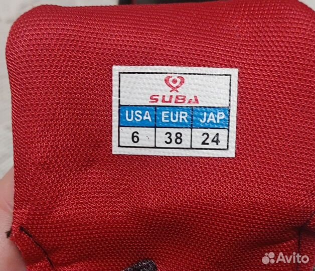 Кроссовки женские