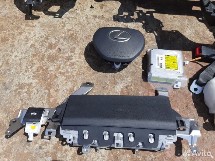 Lexus GS 2012- система безопасности