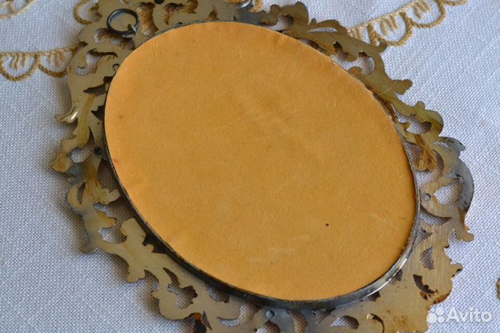 Картина. Роспись по шелку. Латунная рамка