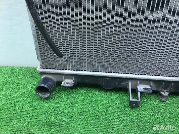 Радиатор охлаждения двигателя Subaru Legacy