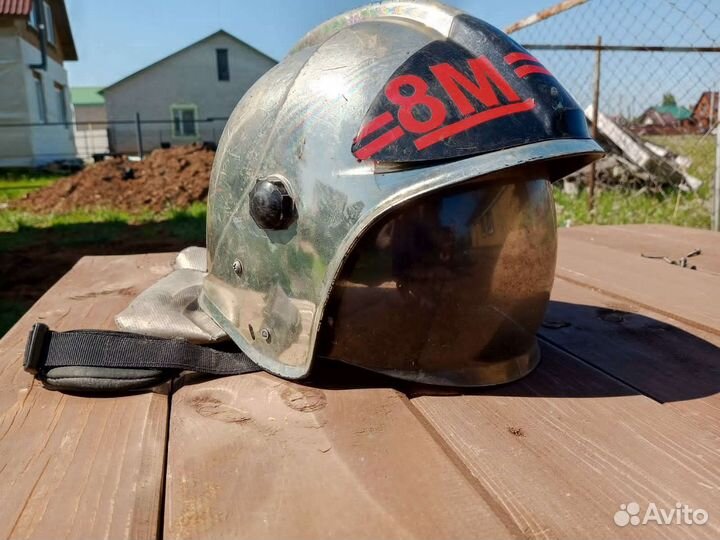 Шлем каска пожарного