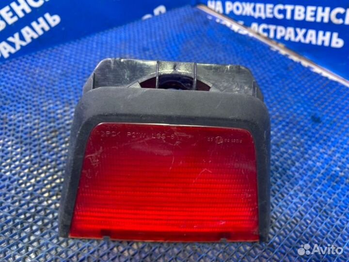 Стоп сигнал дополнительный. Renault Logan 1 седан