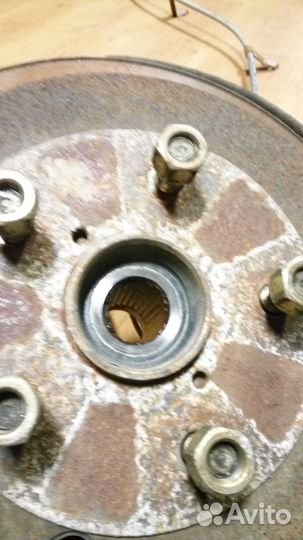 Кулак цапфа задний левый Subaru Tribeca 3.0