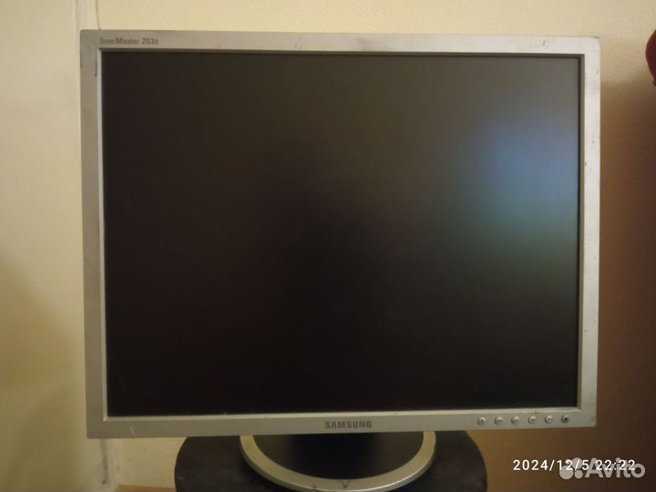 Монитор и клавиатура