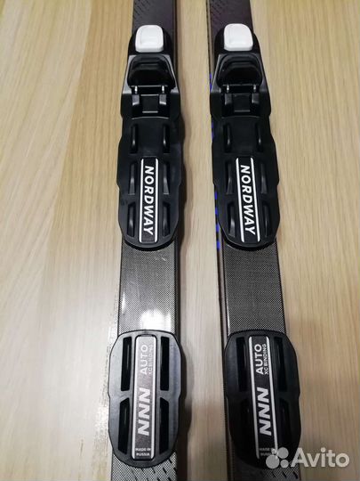Лыжи беговые новые с креплениями