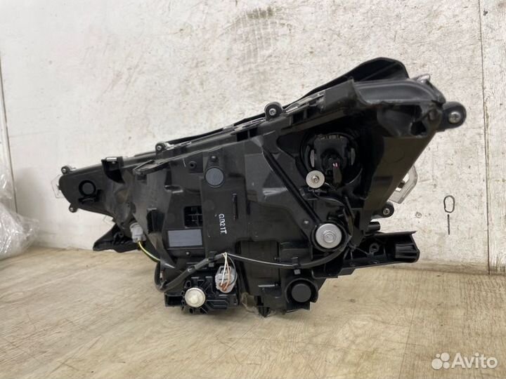 Фара правая Toyota Rav4 XA50 2019 2020 2021 2022