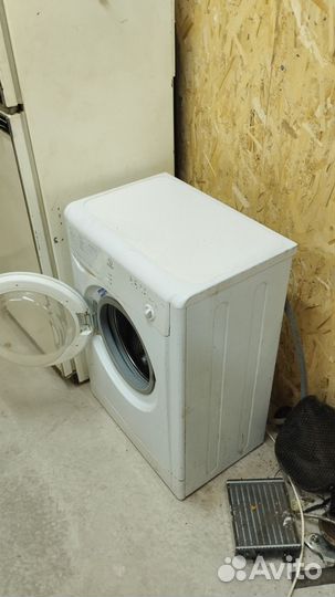 Стиральная машина бу indesit 4кг wisn81