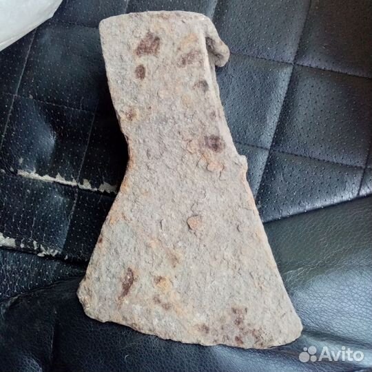 Топор древний