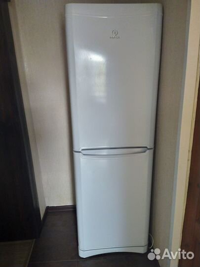 Продам холодильник indesit