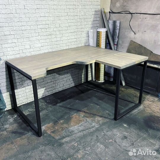 Угловой компьютерный стол лофт