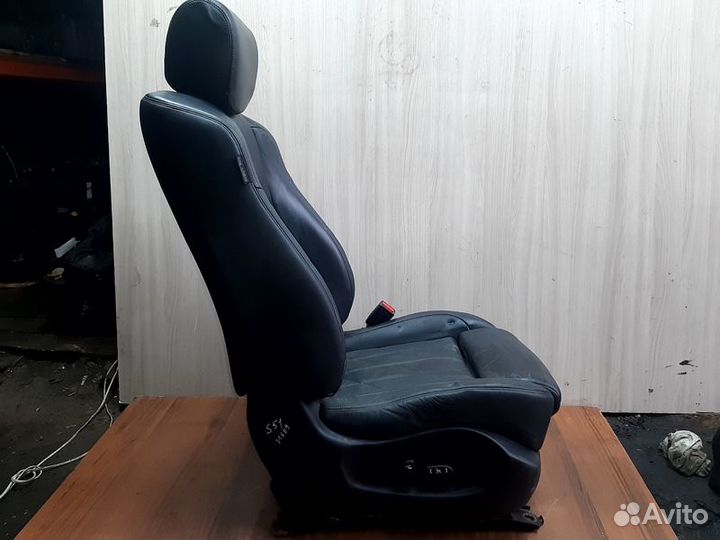 Сидение переднее правое Infiniti FX50 S51 с2008-20