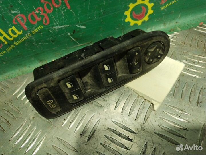 Блок управления стеклоподъемниками Peugeot 308