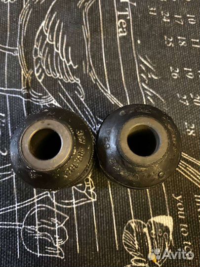 Сайлентблоки Febi передних рычагов 357407182 новые