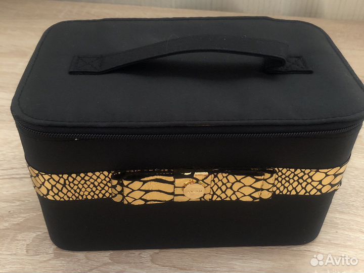 Косметичка новая avon